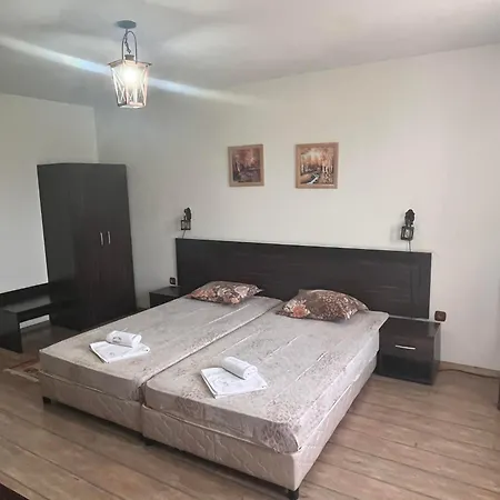 Family Emaly 2 Szálloda